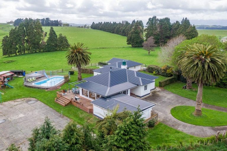 Photo of property in 2523 Kimbolton Road, Kiwitea, Feilding, 4777