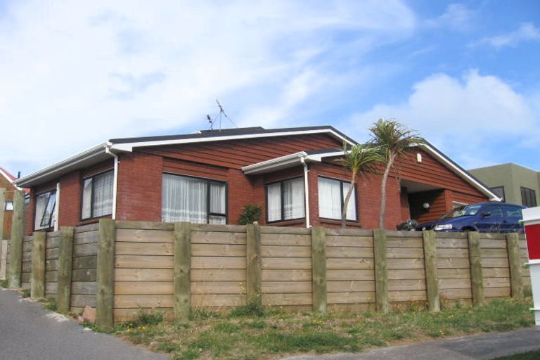 Photo of property in 15 Bowes Crescent, Strathmore Park, Wellington, 6022