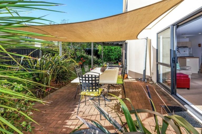 Photo of property in 11 Bunker Rise, Golflands, Auckland, 2013