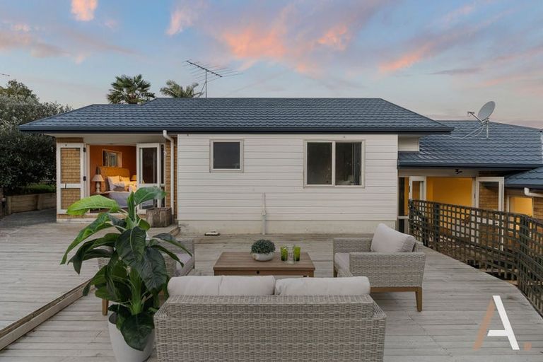 Photo of property in 17 De Havilland Drive, Goodwood Heights, Auckland, 2105