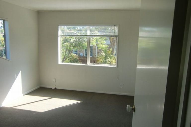 Photo of property in 2/15 Mandica Place, Sunnynook, Auckland, 0632