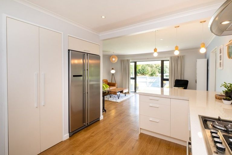 Photo of property in 105 James Cook Street, Havelock North, 4130