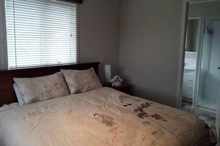 Photo of property in 24a Taylor Terrace, Tawa, Wellington, 5028