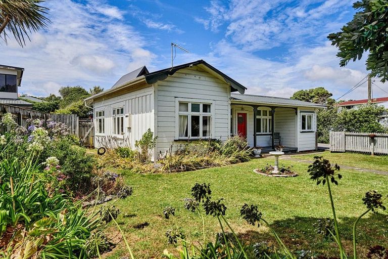 Photo of property in 10 Lambley Road, Titahi Bay, Porirua, 5022