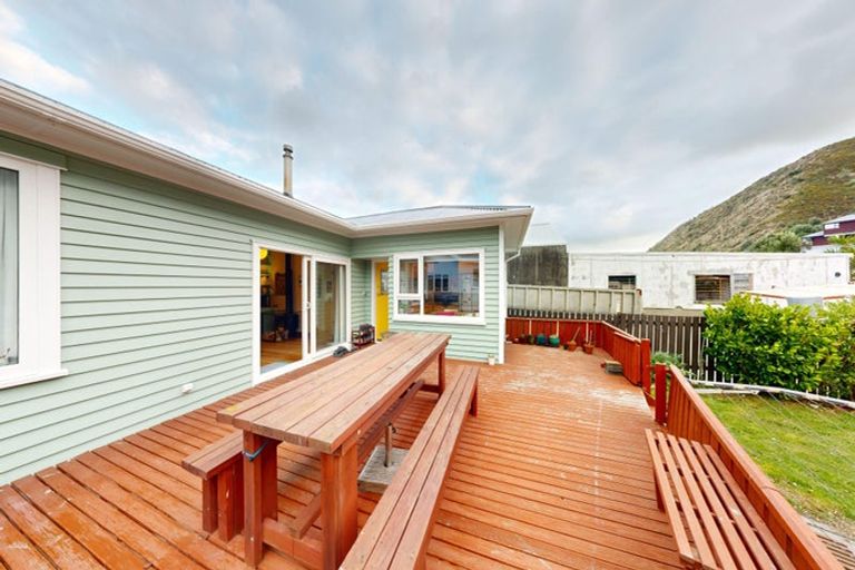 Photo of property in 11 Happy Valley Road, Owhiro Bay, Wellington, 6023