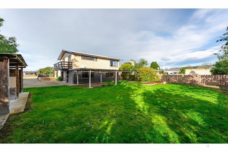 Photo of property in 12 Timaru Road, Waimate, 7924