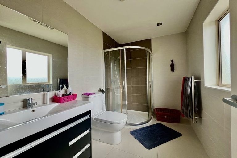 Photo of property in 76 Laurel Oak Drive, Schnapper Rock, Auckland, 0632