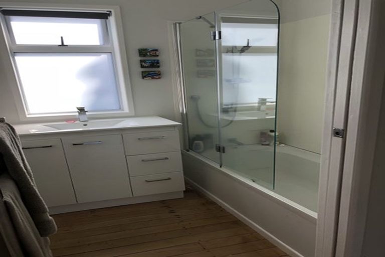 Photo of property in 7 Rimutaka Place, Titirangi, Auckland, 0604