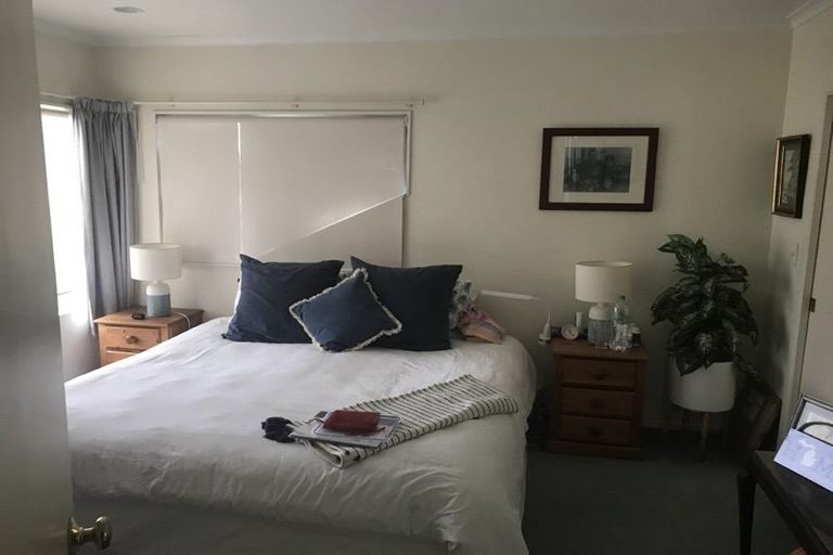 Photo of property in 4 Portal Place, Murrays Bay, Auckland, 0630