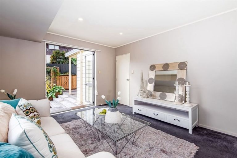 Photo of property in 14 Capilano Place, Glenfield, Auckland, 0629