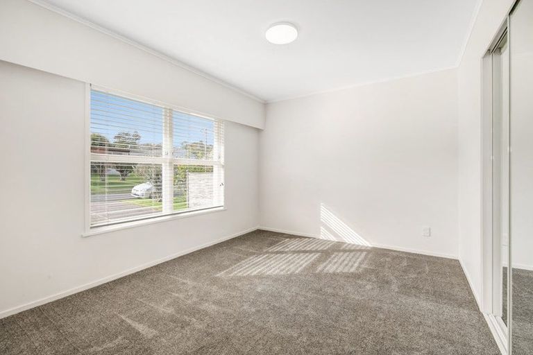 Photo of property in 2/16 Northumberland Avenue, Belmont, Auckland, 0622