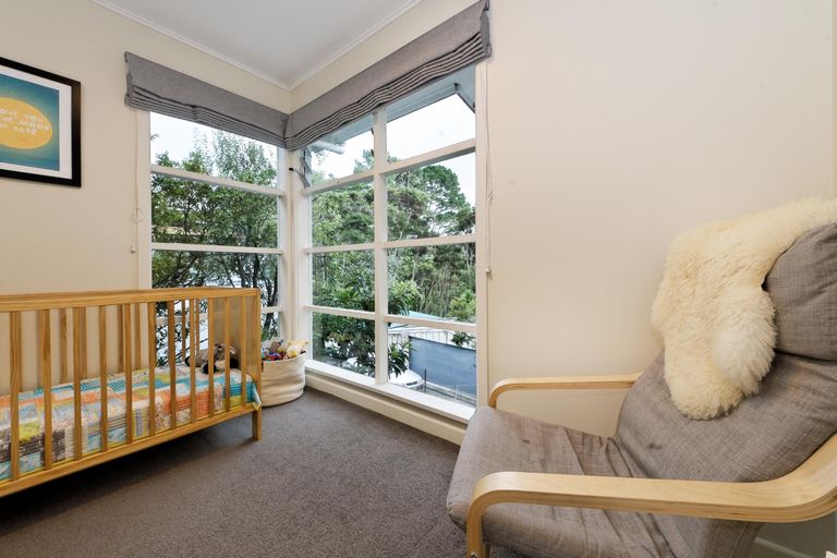 Photo of property in 95 Takahe Road, Titirangi, Auckland, 0604