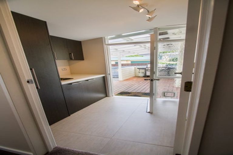 Photo of property in 1/296 Wairau Road, Glenfield, Auckland, 0629