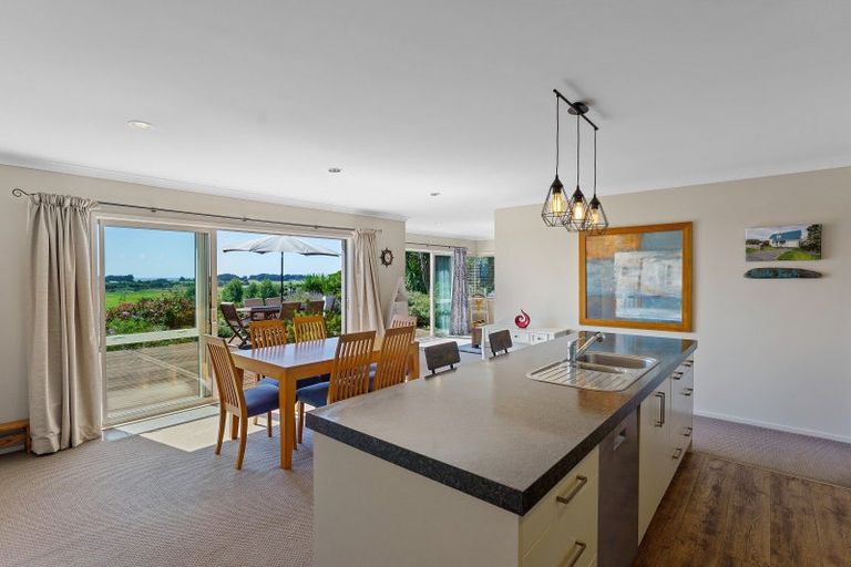 Photo of property in 52 Harakeke Road, Te Horo, Otaki, 5581
