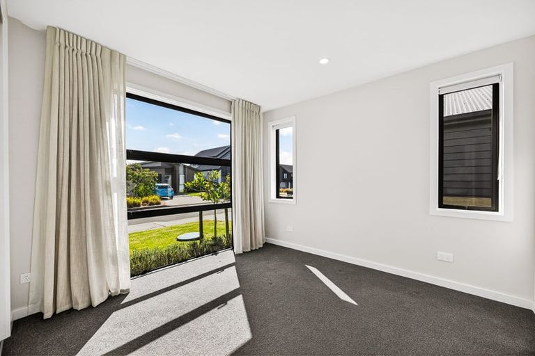 Photo of property in 54 Paparahi Place, Wainui, Silverdale, 0992