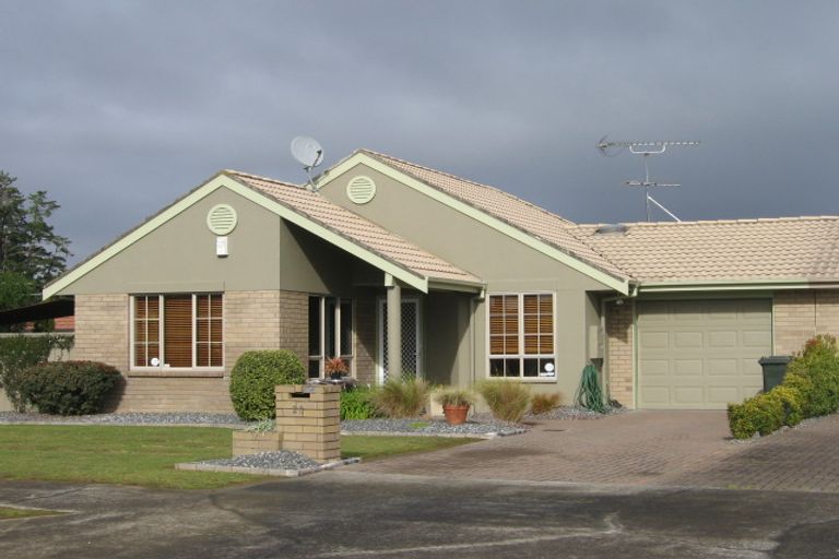 Photo of property in 23 Fernbrook Close, Burswood, Auckland, 2013