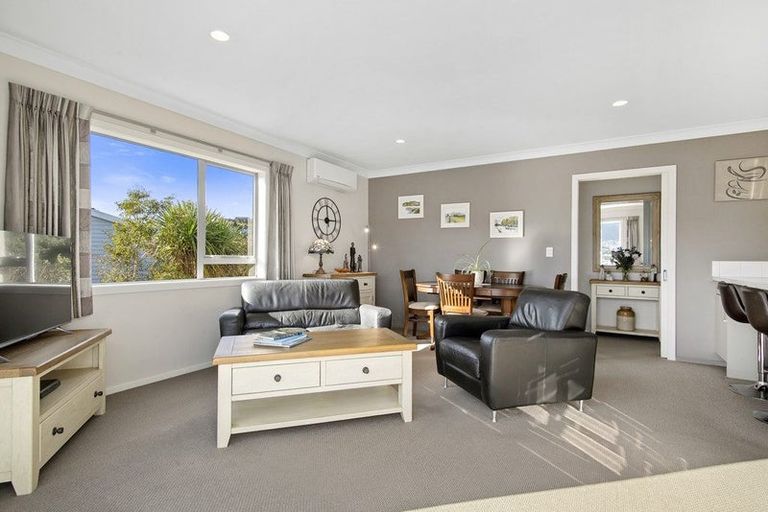 Photo of property in 22a Bartlett Grove, Tawa, Wellington, 5028