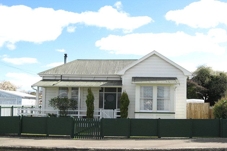 Photo of property in 8 Bowen Street, Marton, 4710