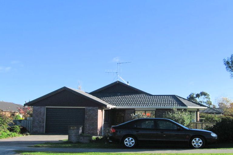 Photo of property in 2 Realm Drive, Paraparaumu, 5032
