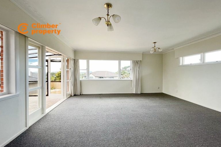 Photo of property in 2 Crystal Avenue, Glendene, Auckland, 0602
