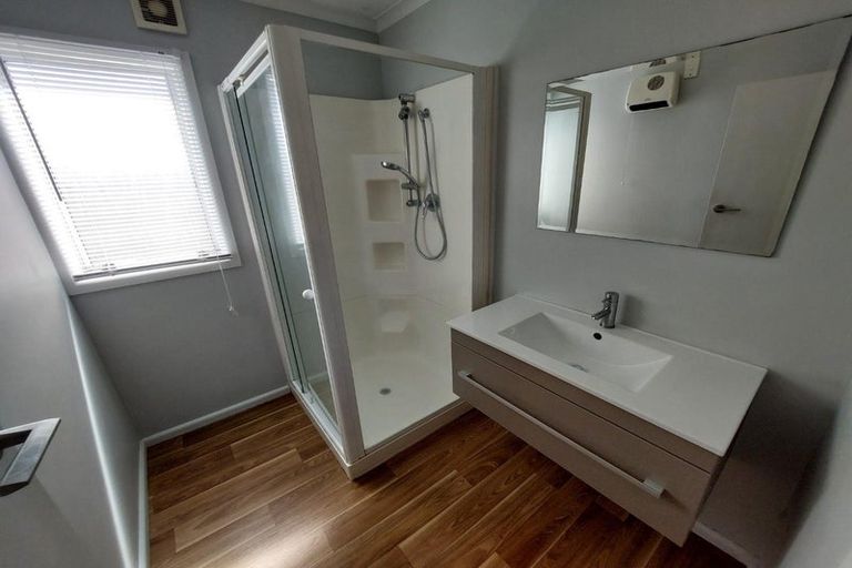 Photo of property in 90 Olliviers Road, Phillipstown, Christchurch, 8011