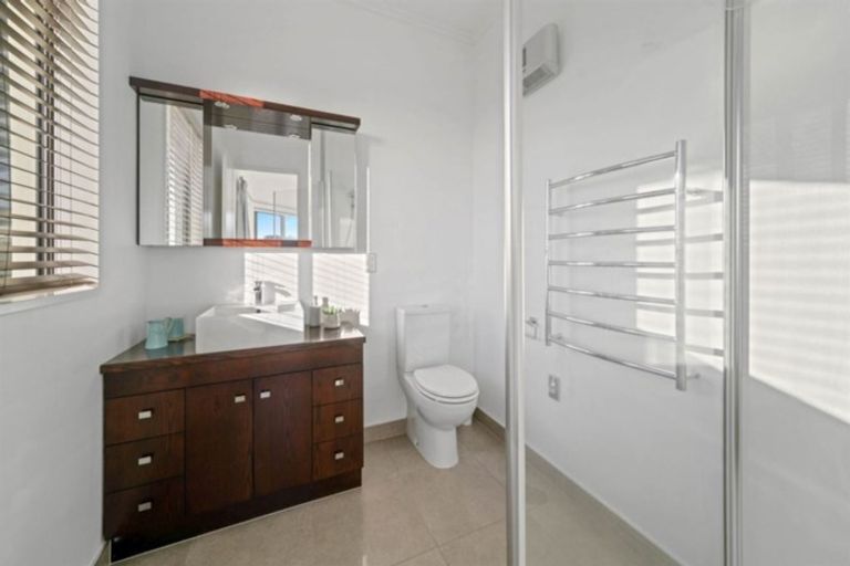 Photo of property in 19 Luxton Place, Mount Pleasant, Christchurch, 8081