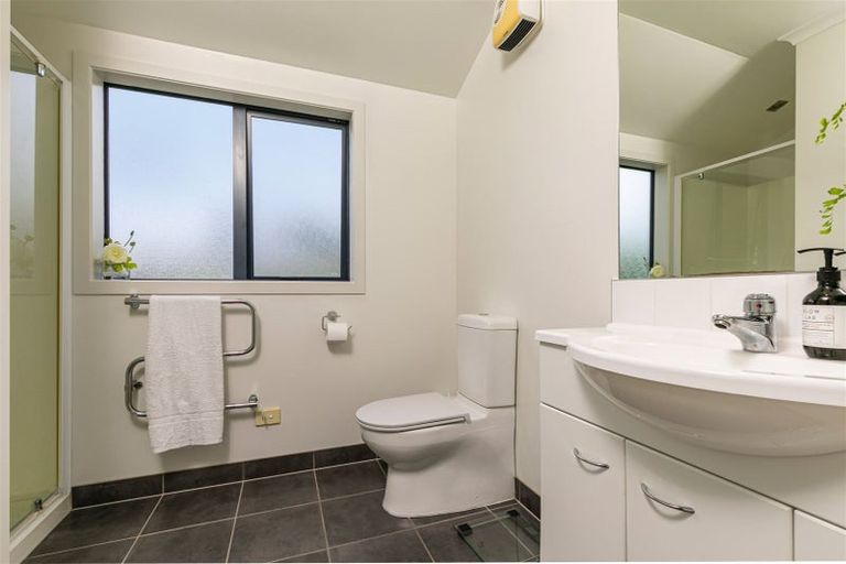 Photo of property in 2/199 Onewa Road, Birkenhead, Auckland, 0626