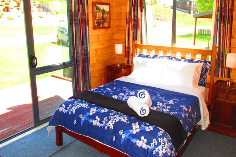 Photo of property in 2 Muriwai Drive, Manapouri, 9679