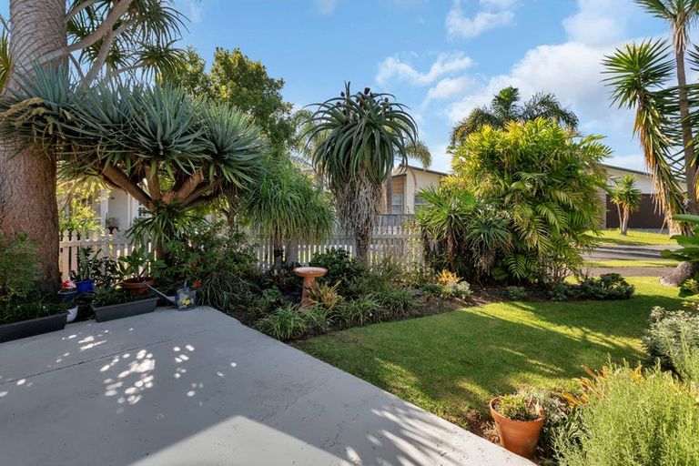 Photo of property in 55 Pyle Road West, One Tree Point, 0118