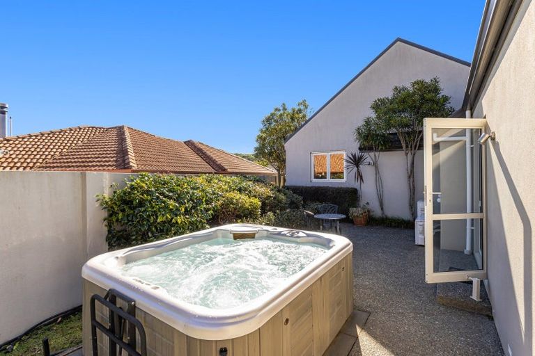 Photo of property in 10 Glentui Place, Waikawa, Picton, 7220