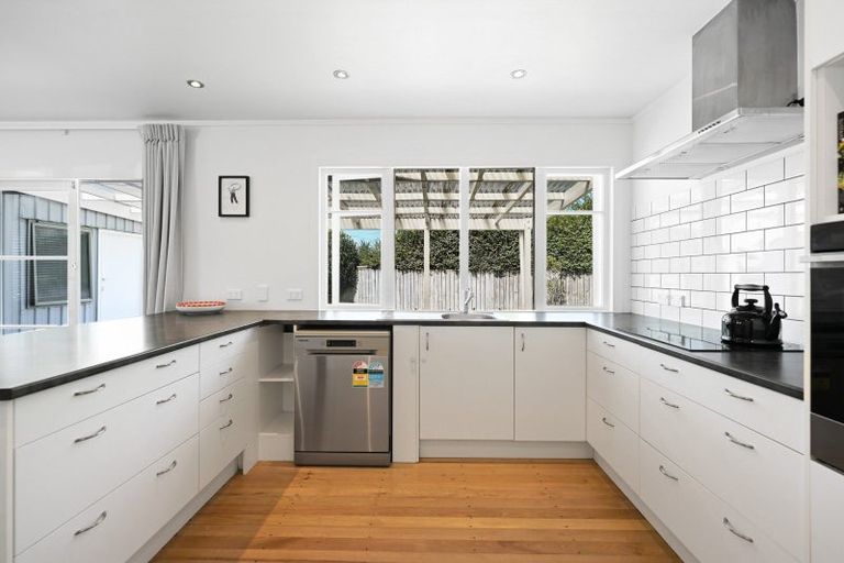 Photo of property in 18 Richmond Street, Cambridge, 3434