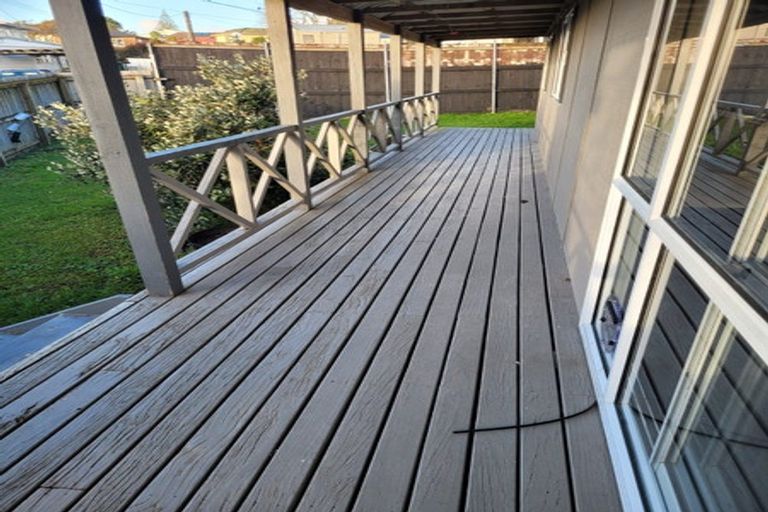 Photo of property in 2/112 View Road, Sunnyvale, Auckland, 0612