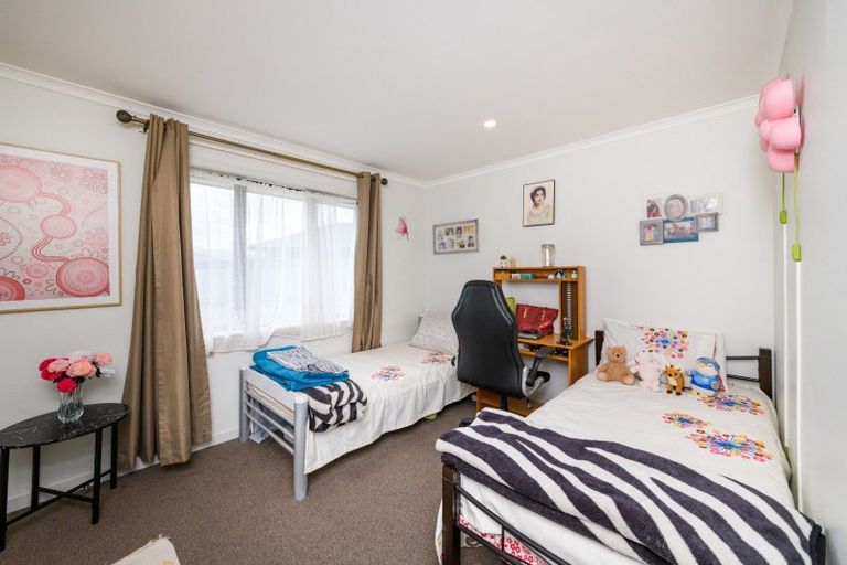 Photo of property in 12 Gibraltar Way, Fitzherbert, Palmerston North, 4410