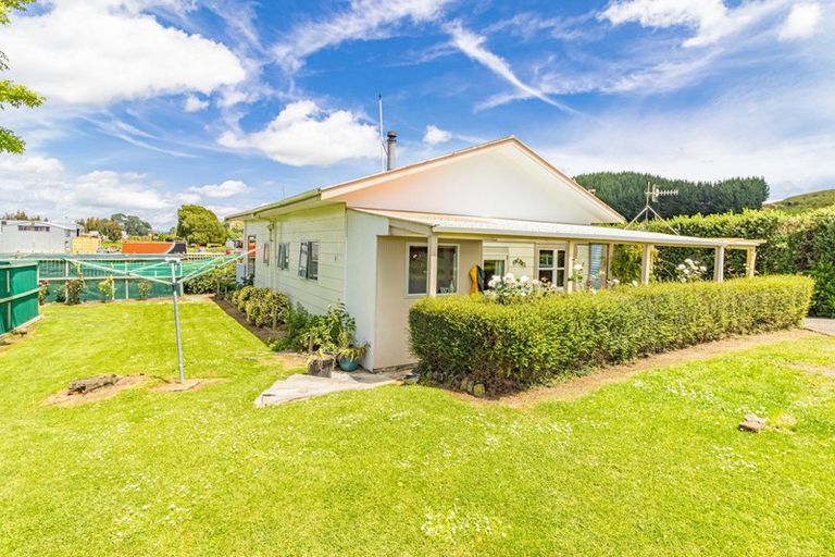 Photo of property in 10 Ruawhata Road, Mangatainoka, Pahiatua, 4982