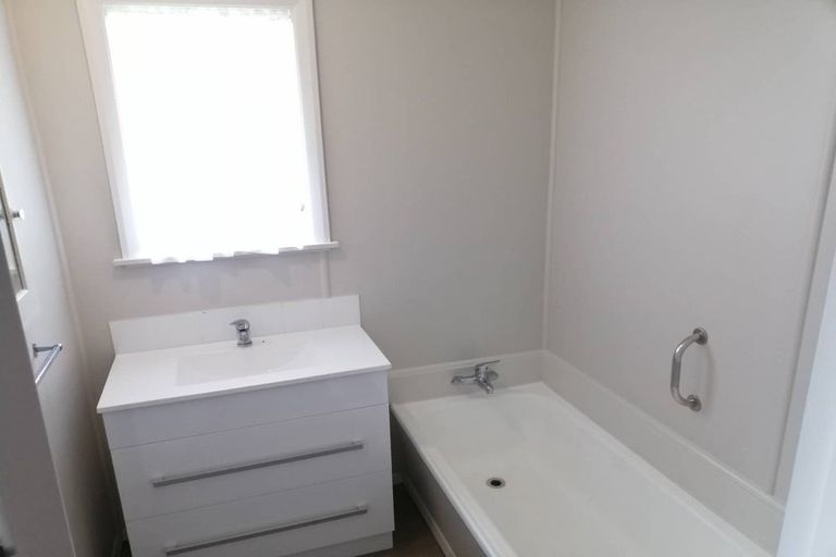 Photo of property in 6 Holborn Drive, Stokes Valley, Lower Hutt, 5019