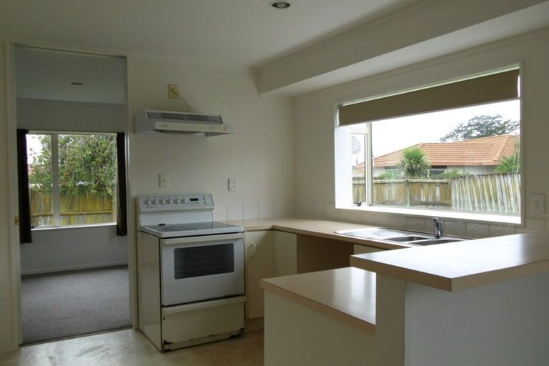 Photo of property in 8 Waylen Place, Burswood, Auckland, 2013