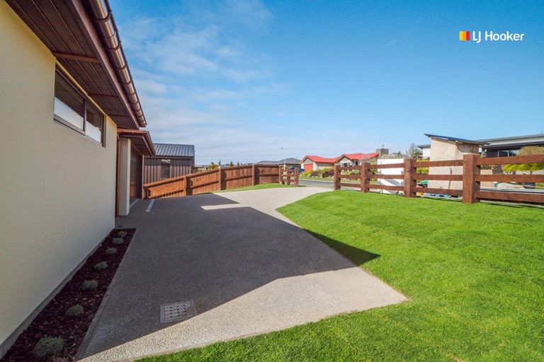 Photo of property in 27 Grandvista Drive, Green Island, Dunedin, 9018