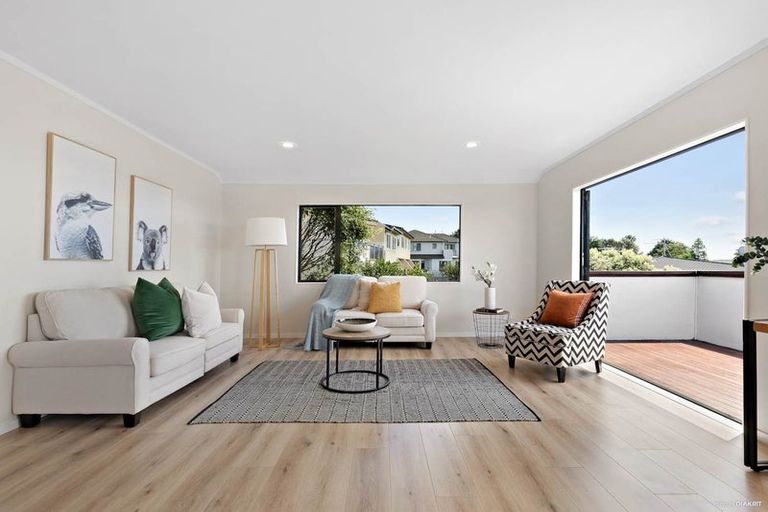 Photo of property in 7 Spencer Road, Oteha, Auckland, 0632