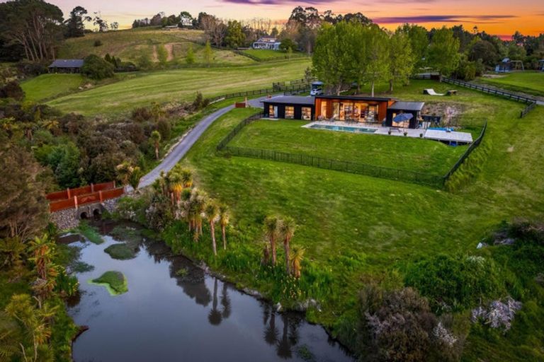 Photo of property in 33 Fernielea Drive, Riverhead, 0793