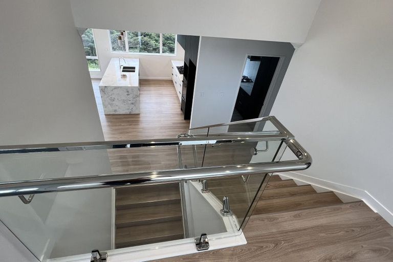 Photo of property in 23 Richard Hill Close, Fairview Heights, Auckland, 0632