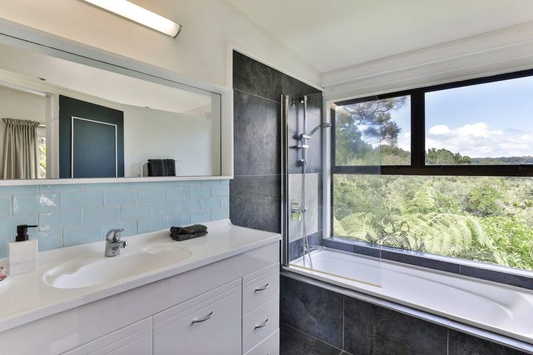 Photo of property in 37 York Road, Titirangi, Auckland, 0604