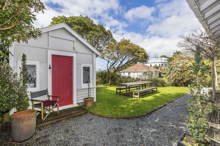 Photo of property in 7 Moana Road, Kelburn, Wellington, 6012