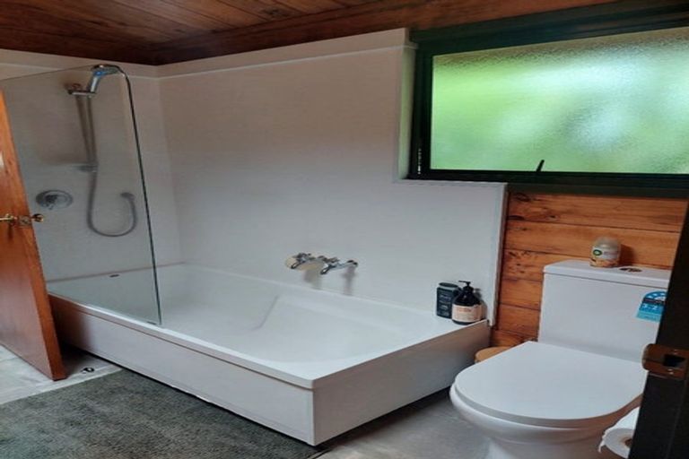 Photo of property in 6 Jacaranda Grove, Maungaraki, Lower Hutt, 5010