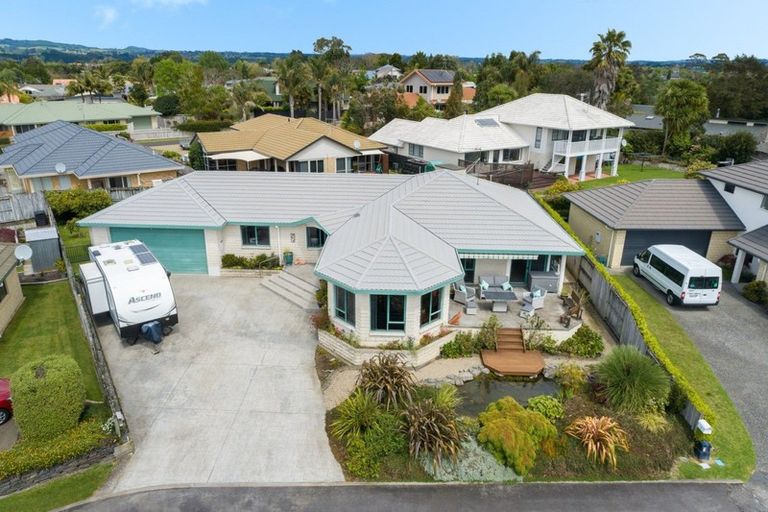 Photo of property in 4 Burnt Oak Drive, Pyes Pa, Tauranga, 3112