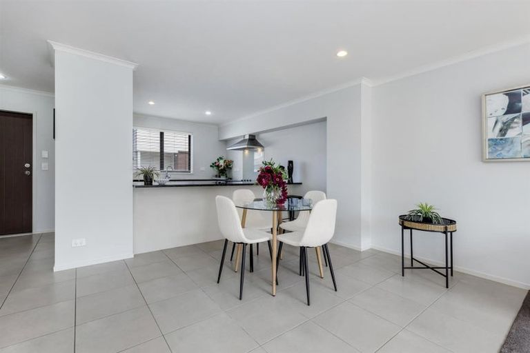 Photo of property in 8 Akeake Lane, Manurewa, Auckland, 2102