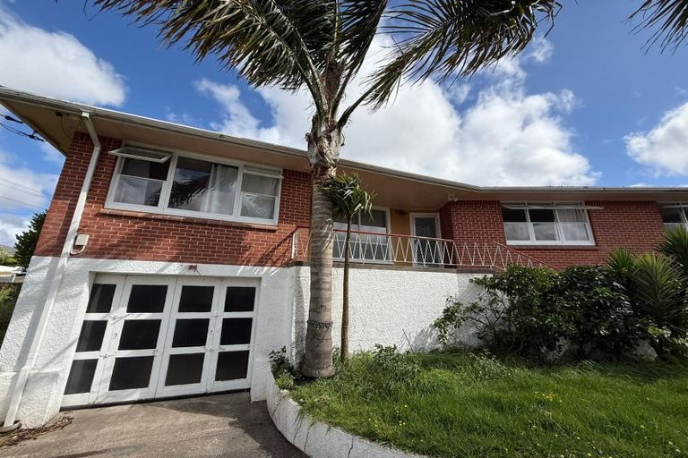 Photo of property in 18 Renwick Street, Papakura, 2110