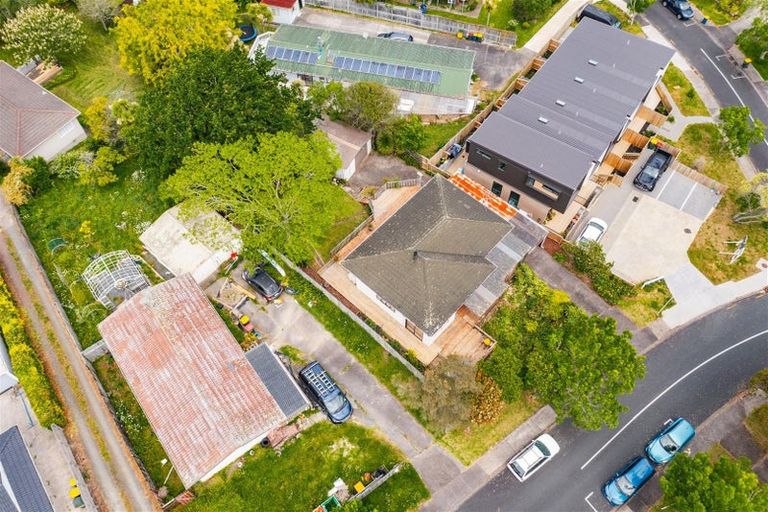 Photo of property in 31 Takapu Street, Henderson, Auckland, 0612