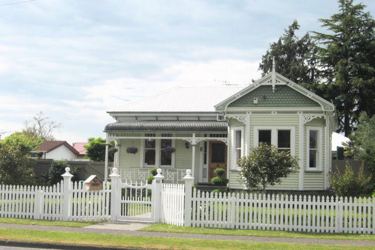 Photo of property in 82 Thornton Road, Cambridge, 3434