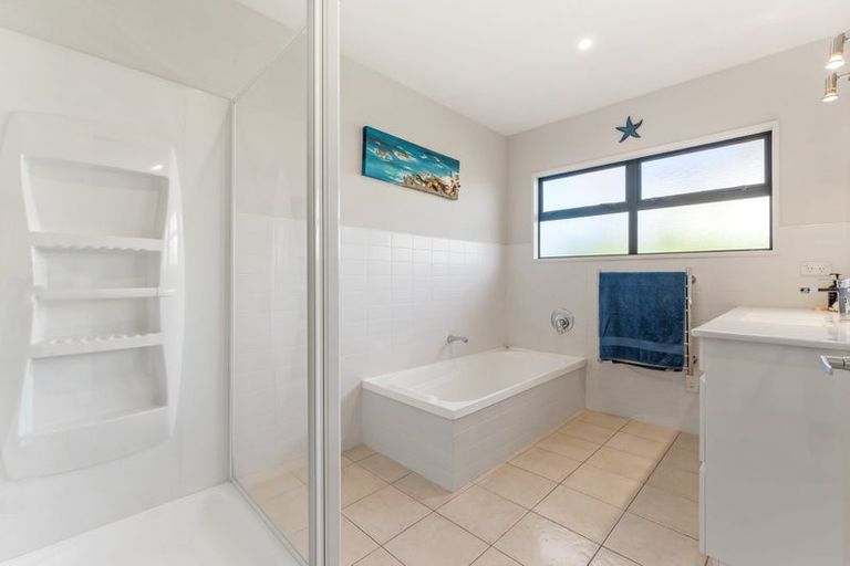 Photo of property in 35 Blue Heron Rise, Stanmore Bay, Whangaparaoa, 0932