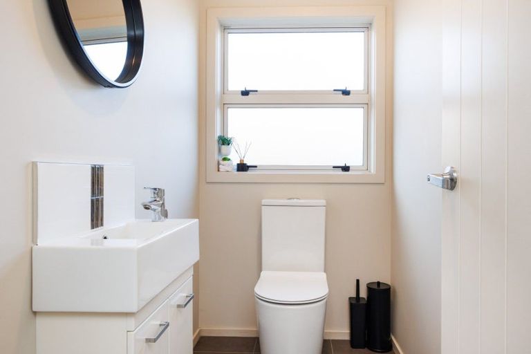 Photo of property in 9 Lorenzo Place, Kelvin Grove, Palmerston North, 4414